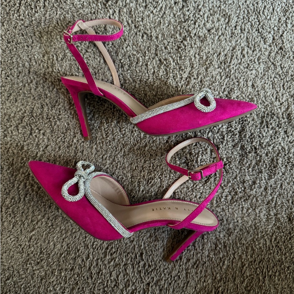 Kelly & Katie bow detail pumps